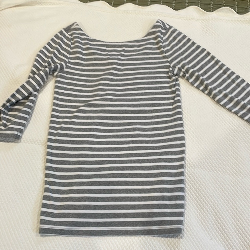 Gap M tall 3/4 sleeve tee with scoop back. Gray and white stripe.